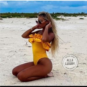 NWT Zara ruffle swimsuit 🩱